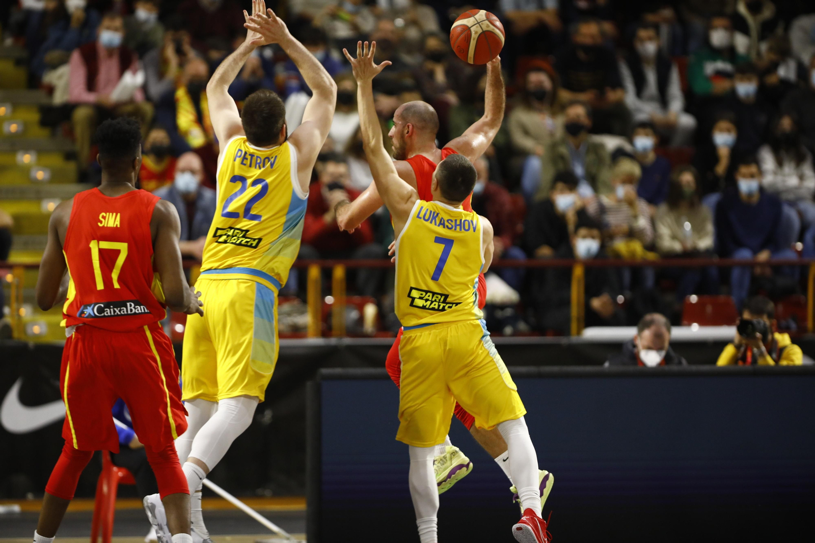 Las imágenes del emotivo encuentro entre España y Ucrania en Córdoba