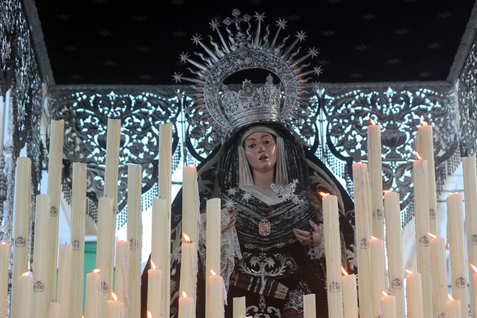 Las imágenes del Viernes Santo en Puerto Real 2023: Soledad