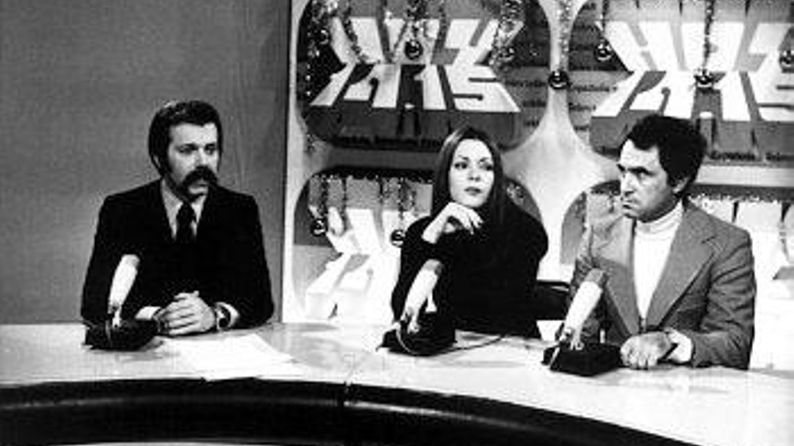 Con José María Íñigo en TVE en 1975n, en 'Hora 14.15' para presentar una novela