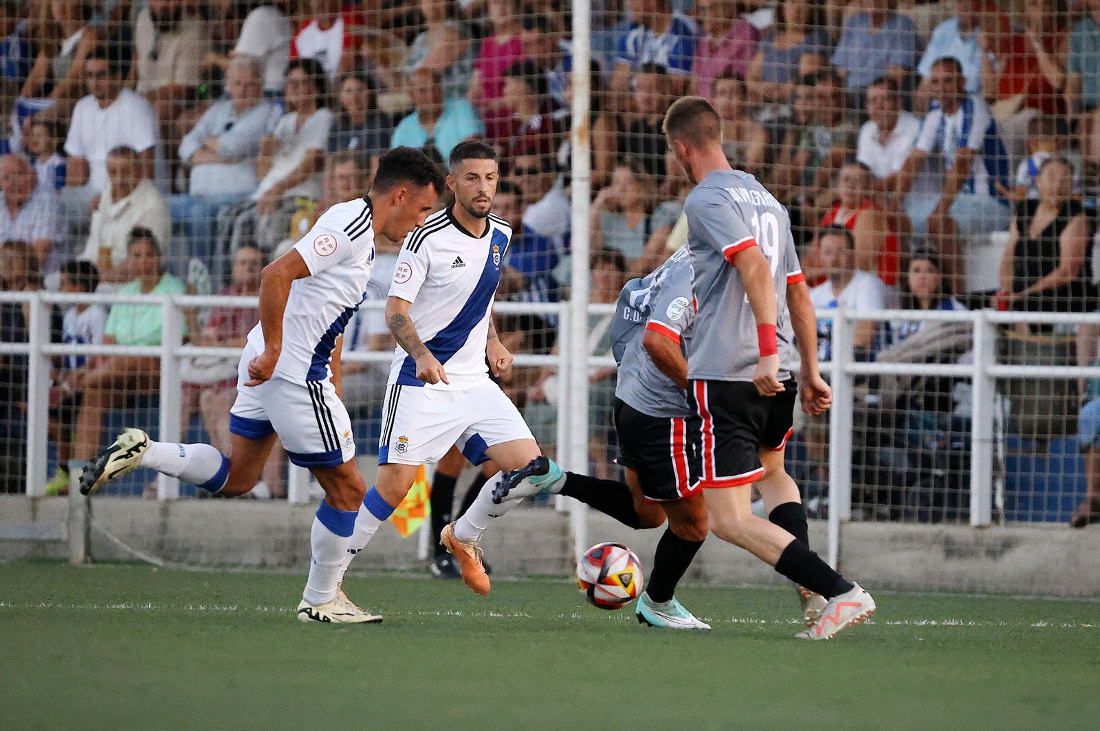Imágenes del CD Rociana-Recreativo de Huelva en el I Memorial 'Fuente Clara Cabrera Mateos'