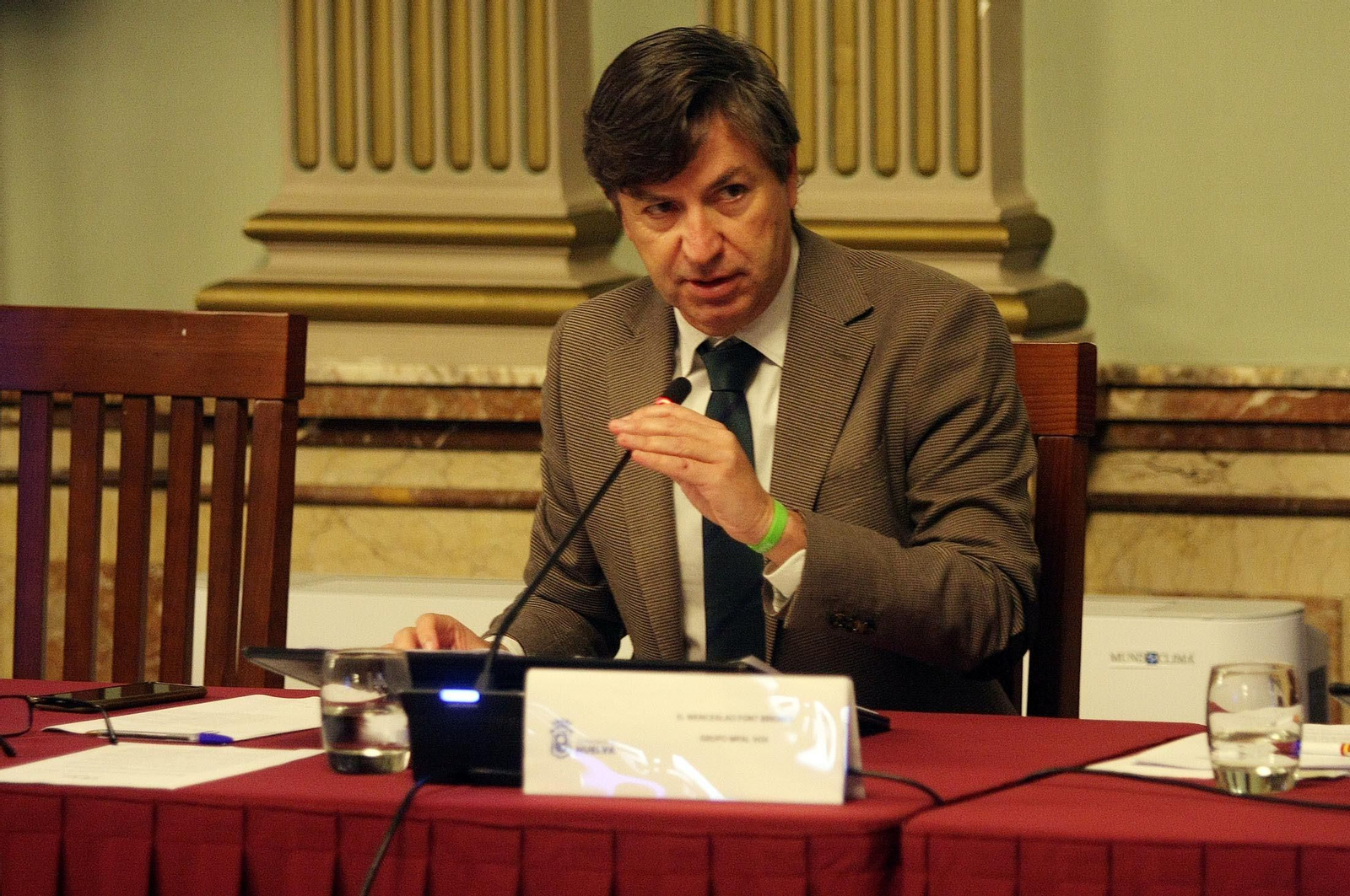 Imágenes del pleno del Ayuntamiento de Huelva