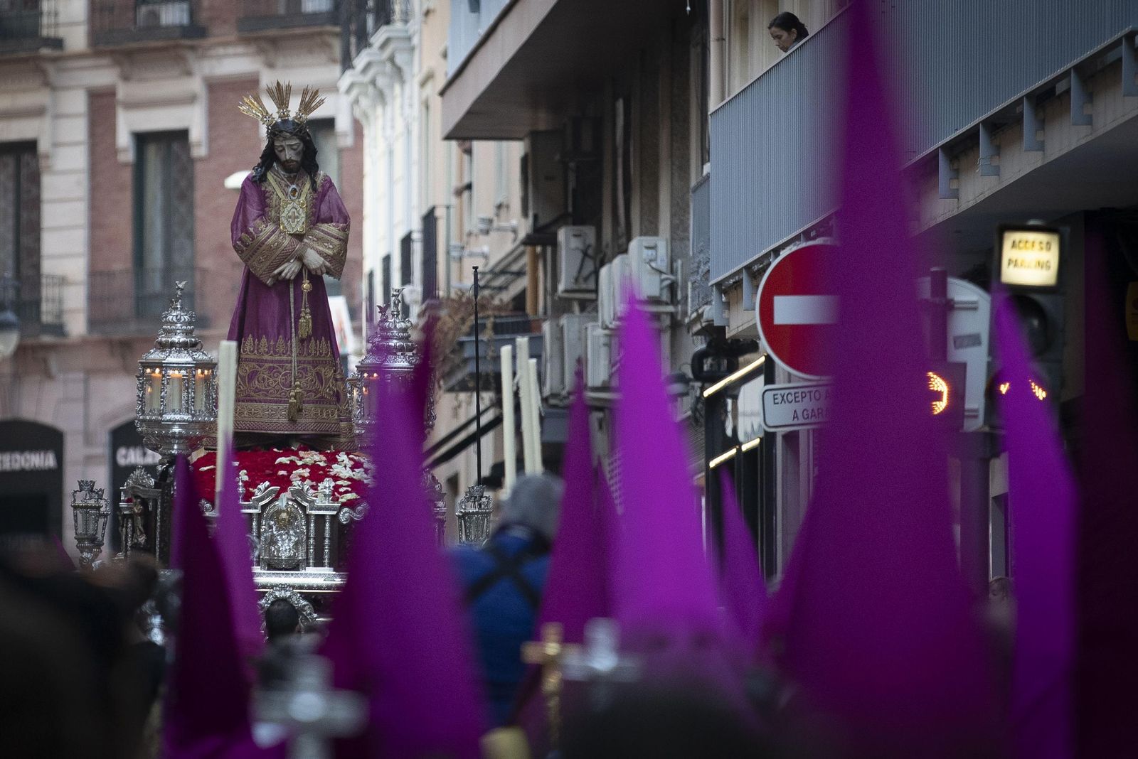 Así vivió Granada la salida de la centenaria Cofradía del Rescate 2025