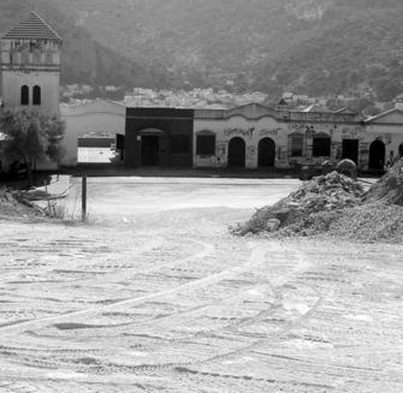Explanada que está siendo acondicionada para ser botellódromo.