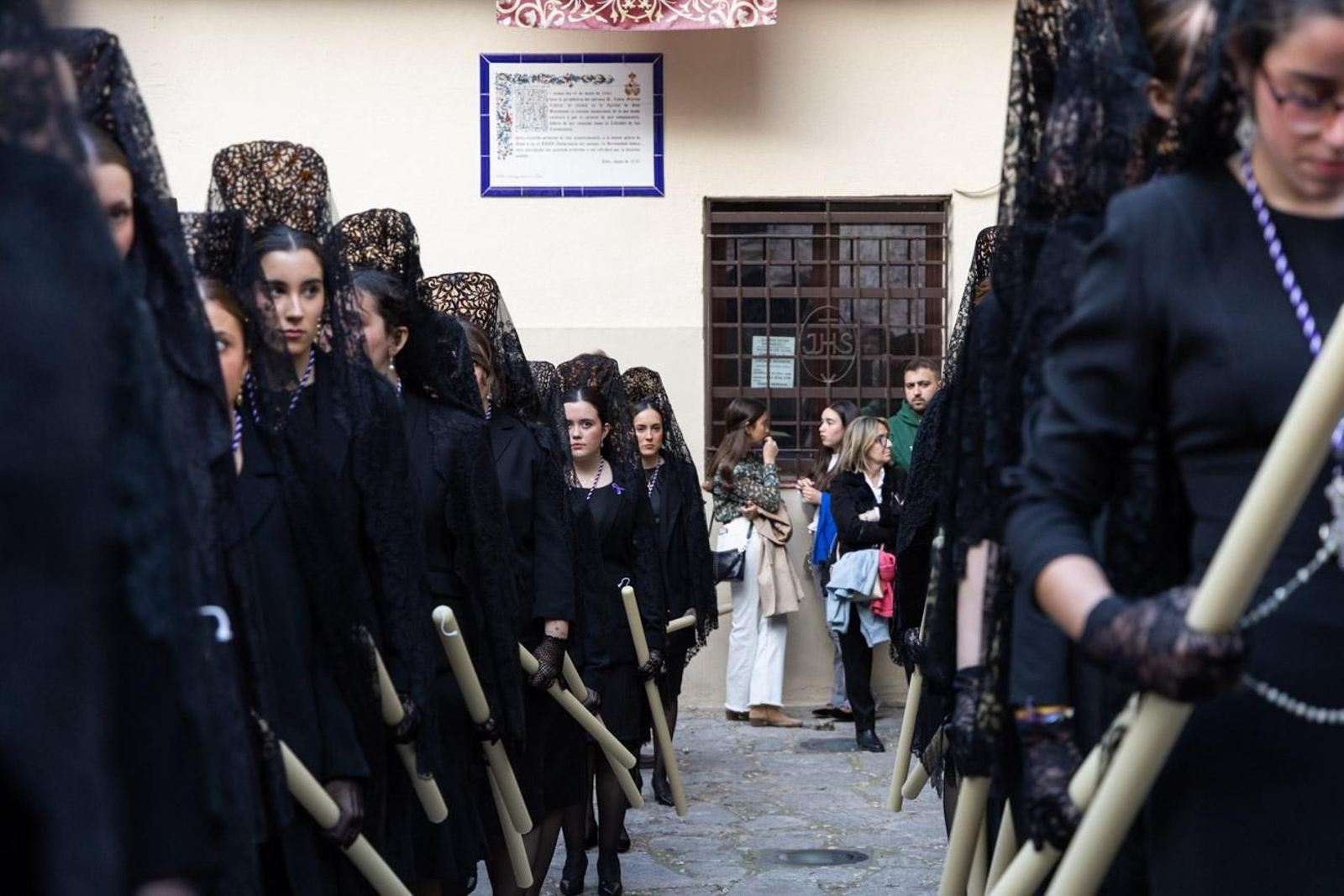 Las cofradías de la Vera Cruz, Expiración y Gran Poder lucen sus cortejos en la calle