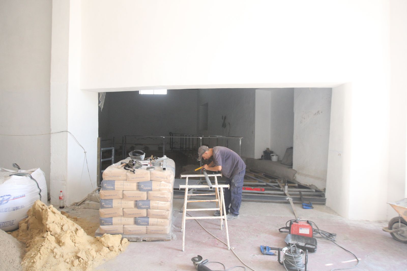 Trabajos que se desarrollan en la actualidad en la nave municipal.