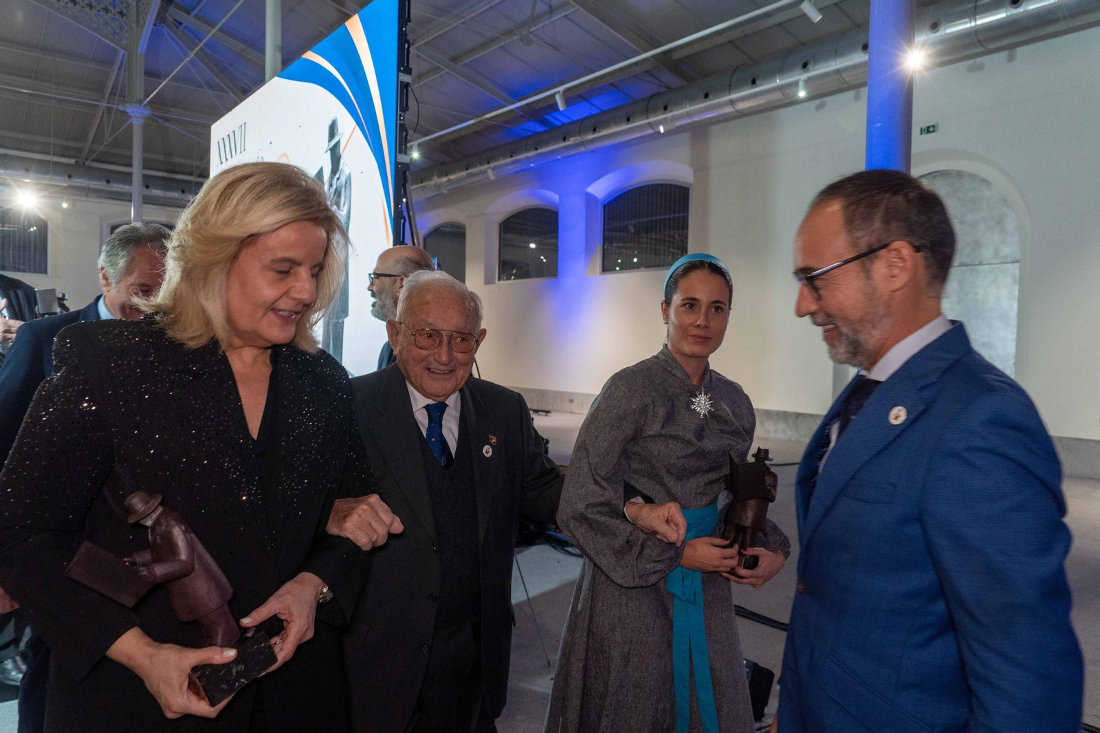 Imágenes de los invitados a la gala de los  37 premios Onubenses del Año