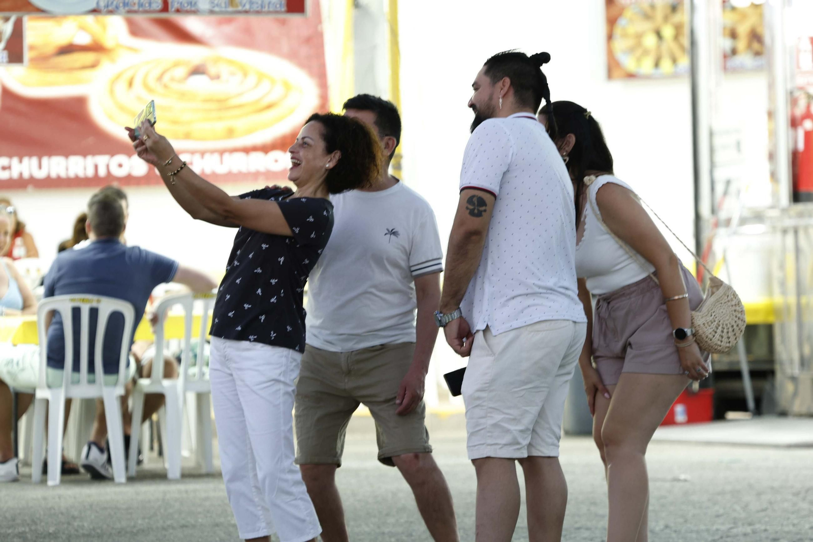 Búscate en las fotos del sábado de la Feria de La Línea