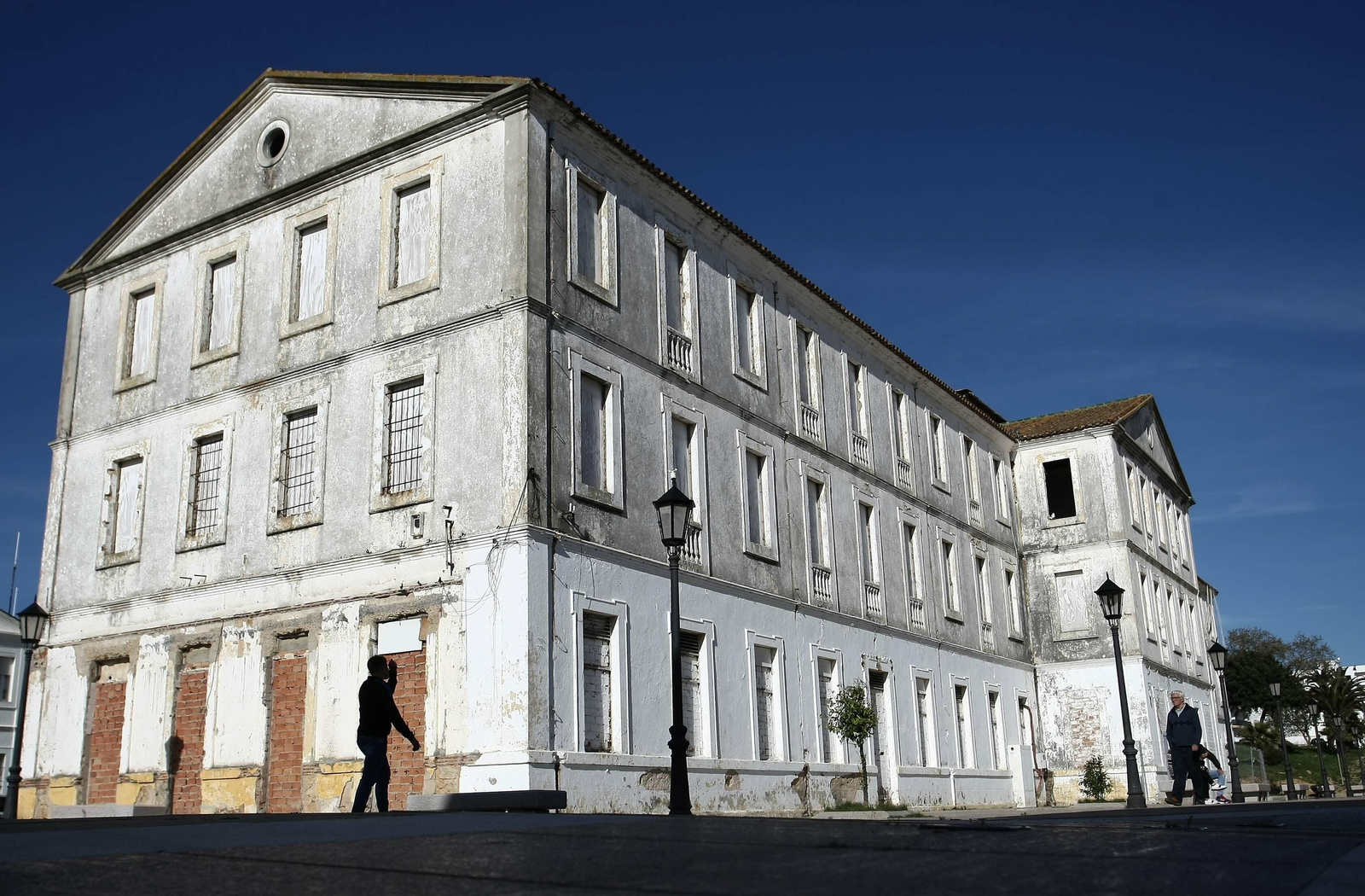 El edificio C o pabellón norte del Diego Salinas.