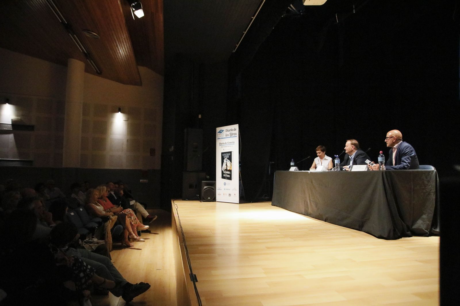 Imágenes del libro "La sombra de los sueños" de Gonzalo Giner