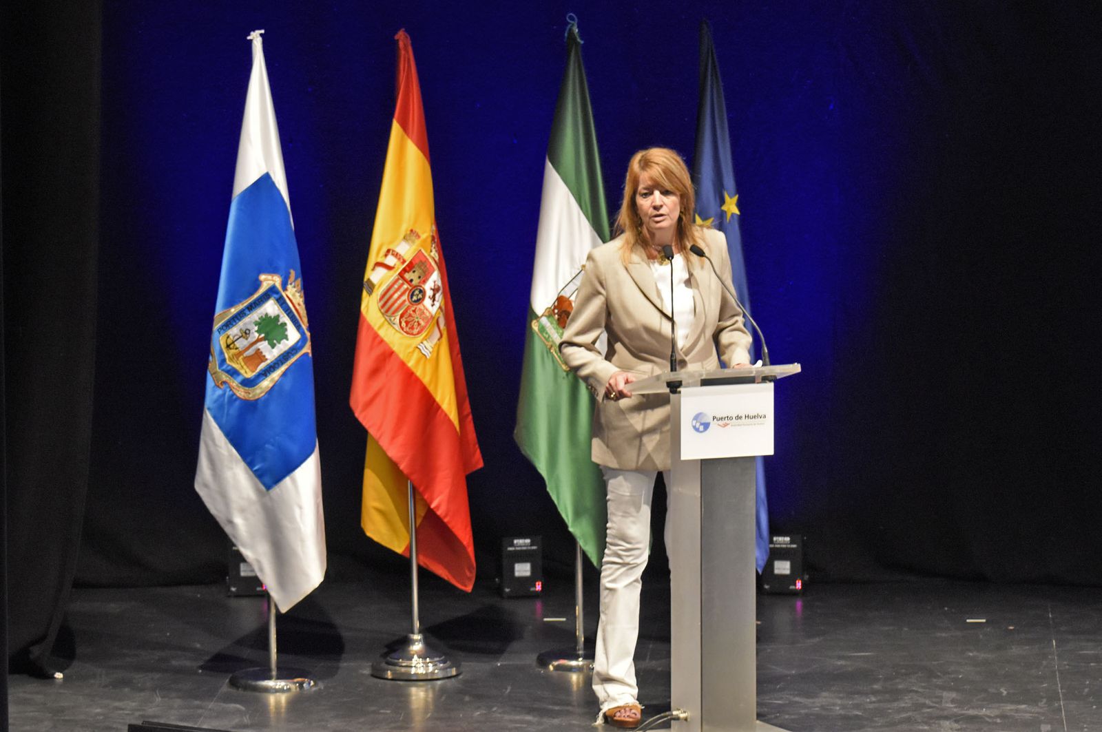 Pilar Miranda durante la presentación de las jornadas celebradas ayer en el Puerto de Huelva.