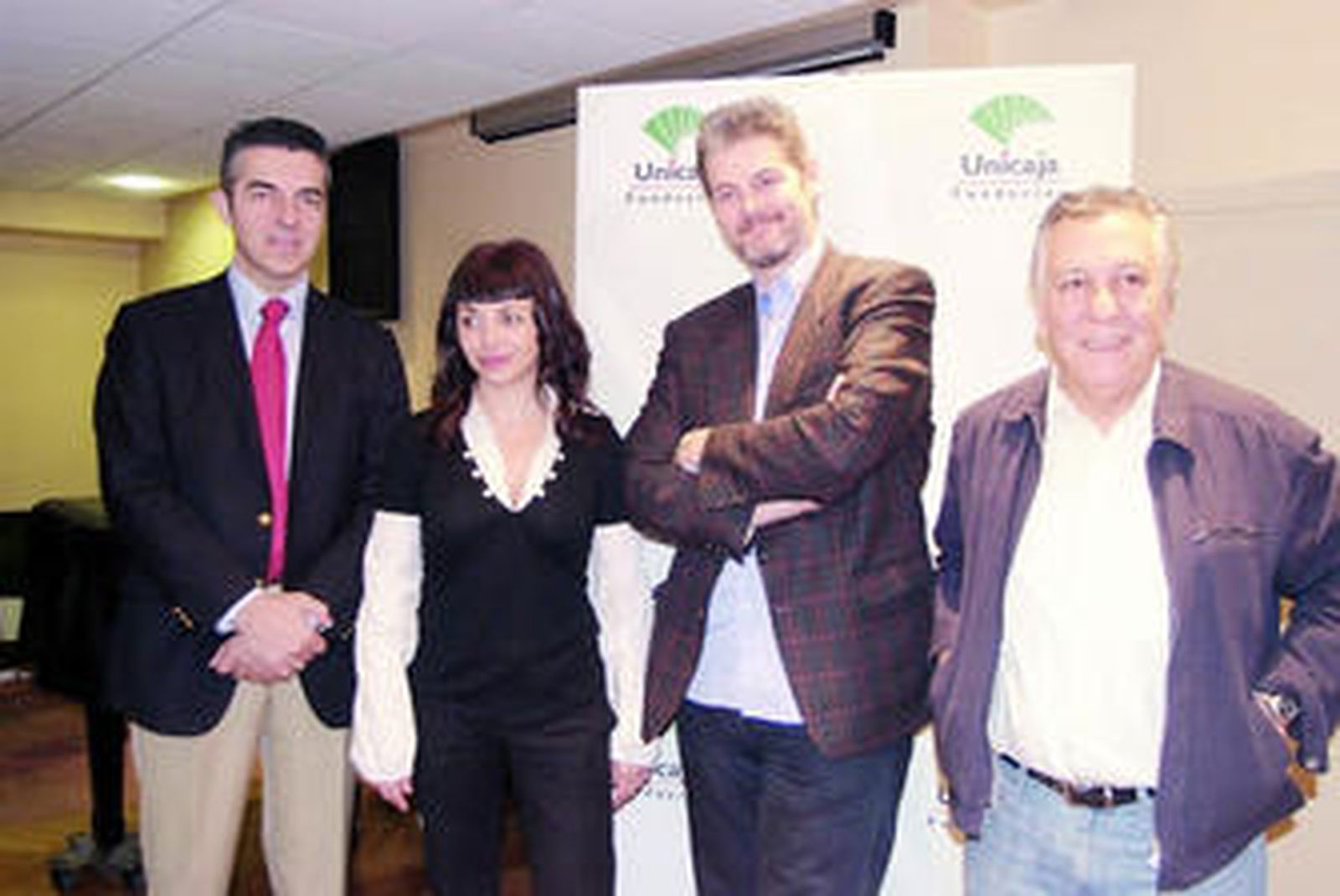 Ángel de la Cruz con Neus Asensi e Ignacio Ortega.