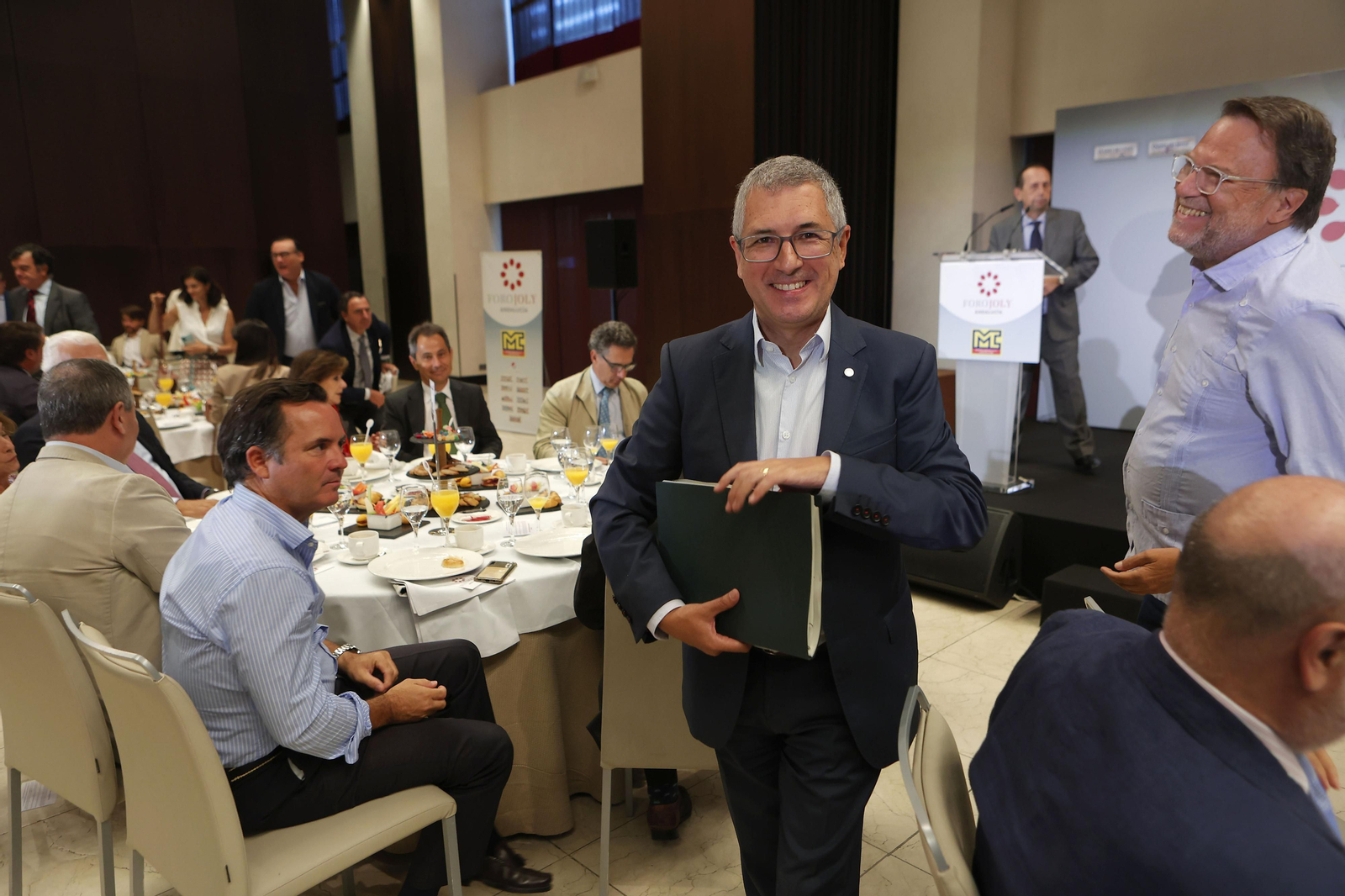 Imágenes de los asistentes al Foro Joly con Hugo Morán