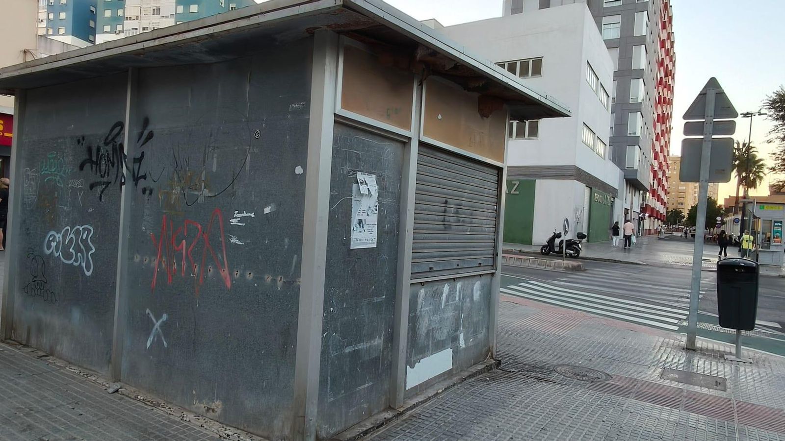 Los antiguos y abandonados quioscos perjudican el aspecto de la ciudad por culpa de su situación de deterioro por lo que necesitan algún tipo de pensada al respecto