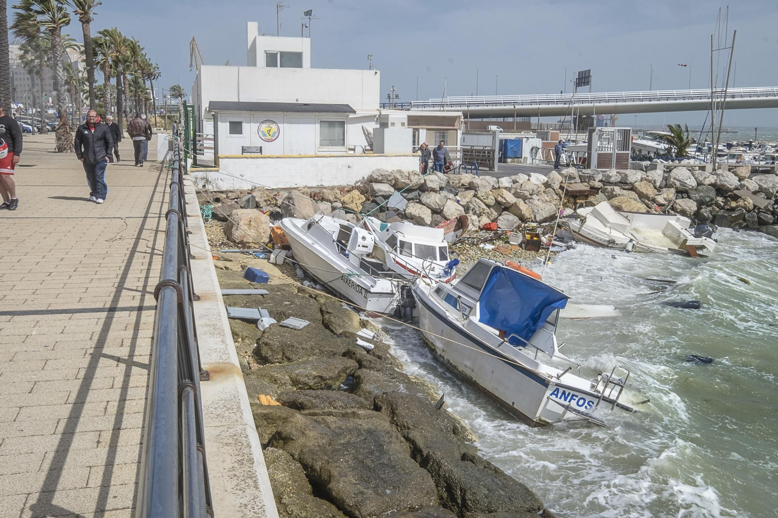 Efectos del temporal de levante en Cádiz