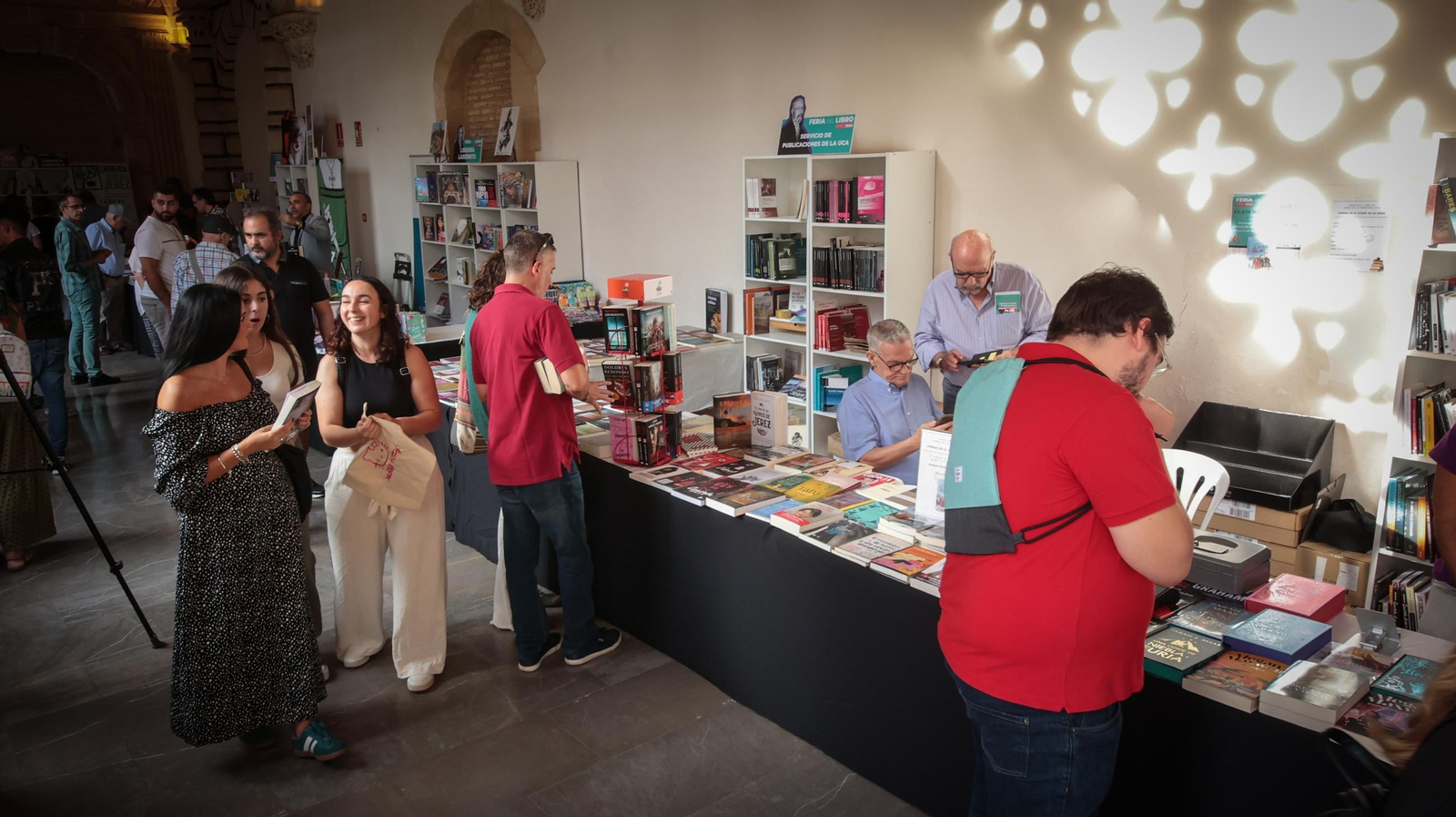 Imágenes del primer día de la Feria del Libro de Jerez