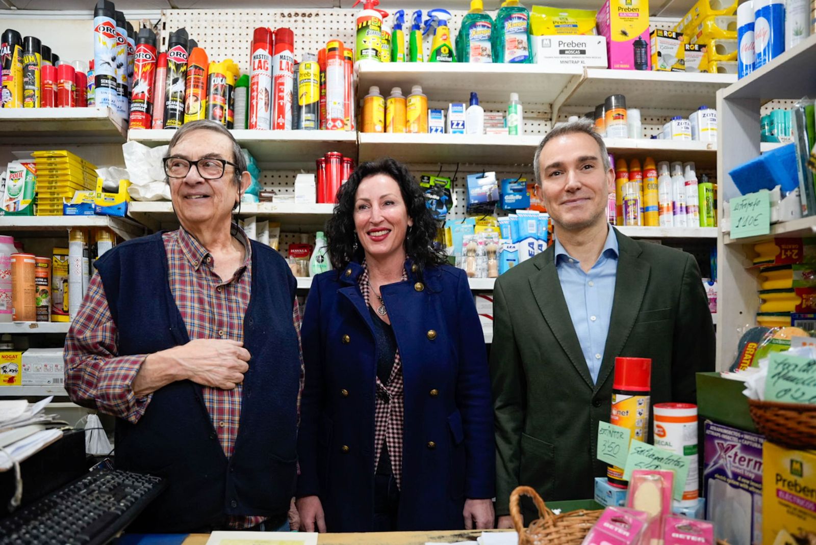 Un negocio familiar de Almería con más de medio siglo de historia es reconocido en el Día del Comercio