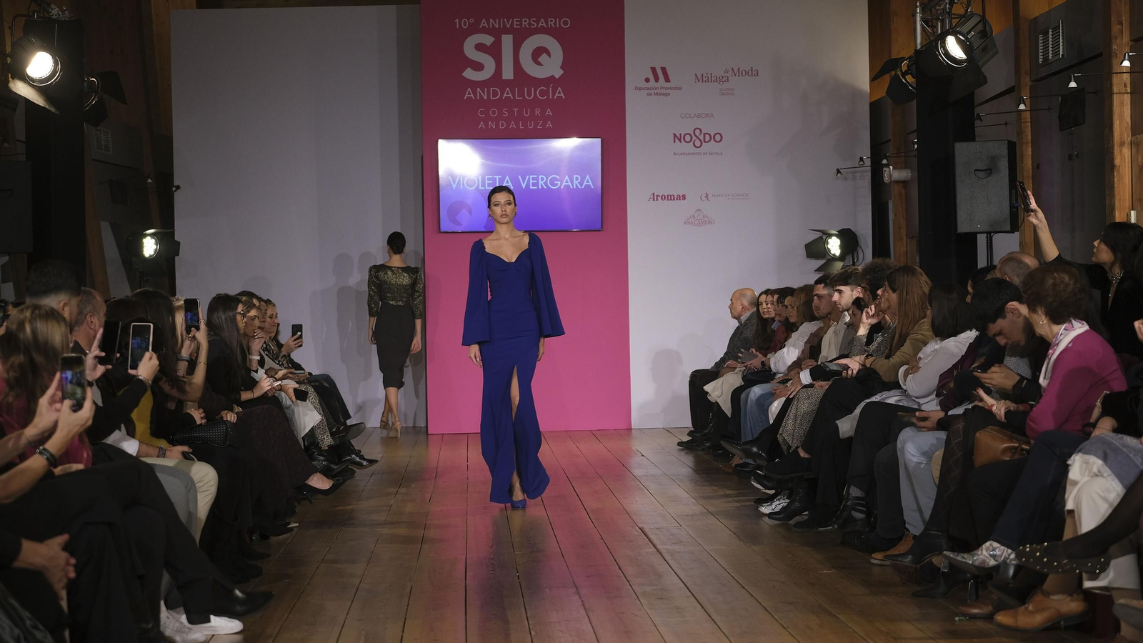 Sobriedad y minimalismo en las invitadas de Violeta Vergara