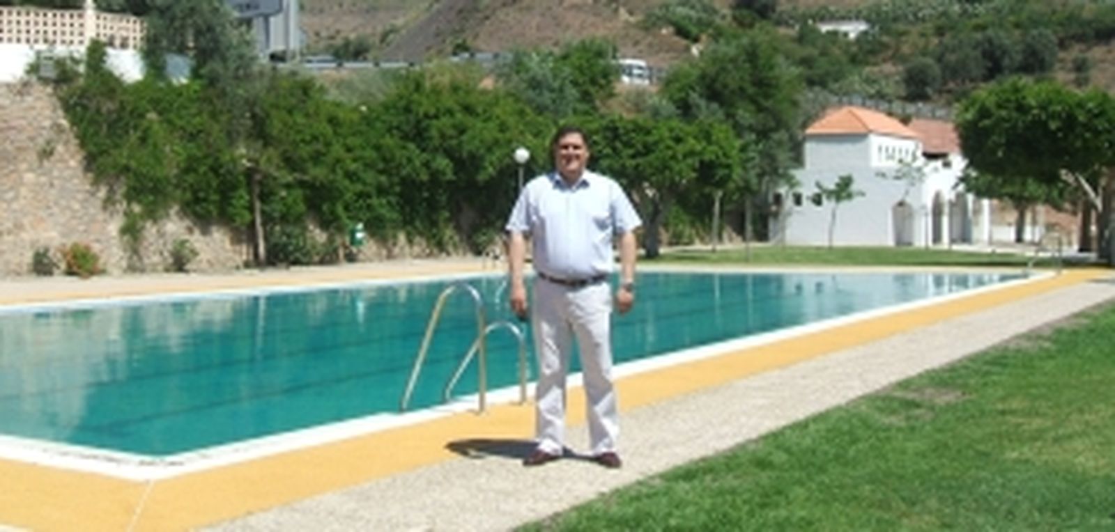 Puesta a punto de la piscina municipal de Canjáyar