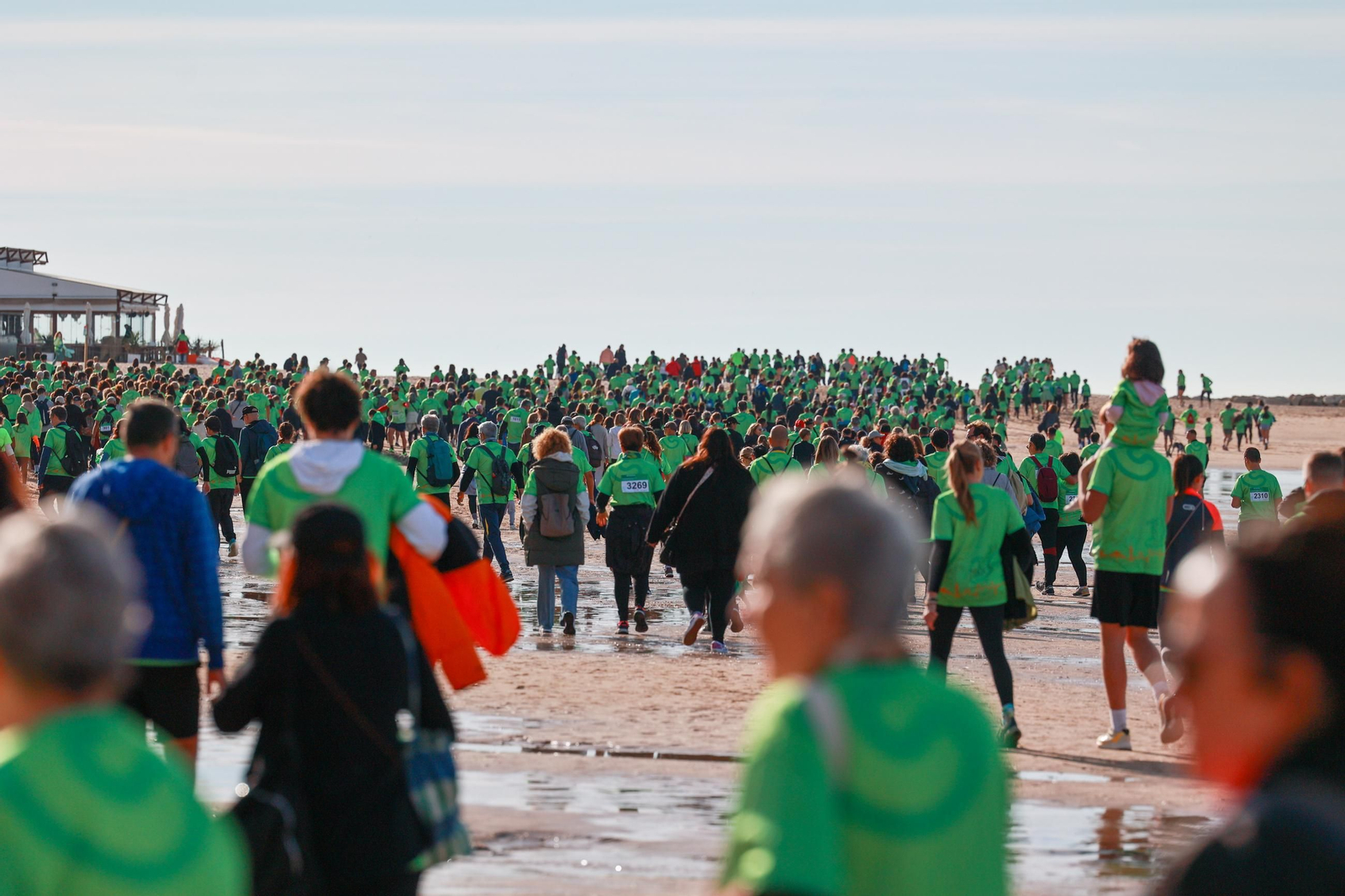Búscate en las fotos de la XI Carrera en Marcha Contra el Cáncer de Cádiz