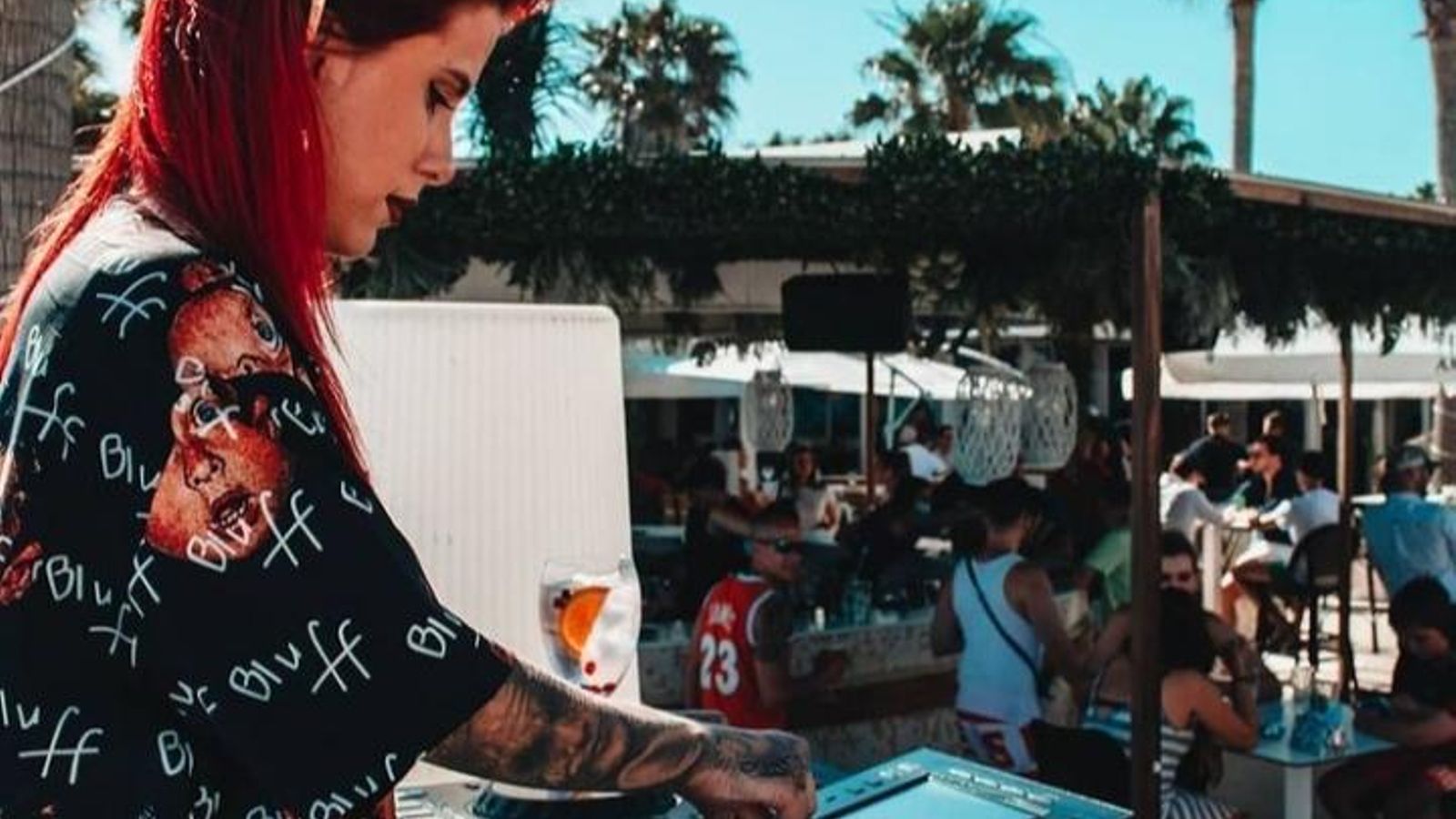 Sesión de música en Badía Beach Club