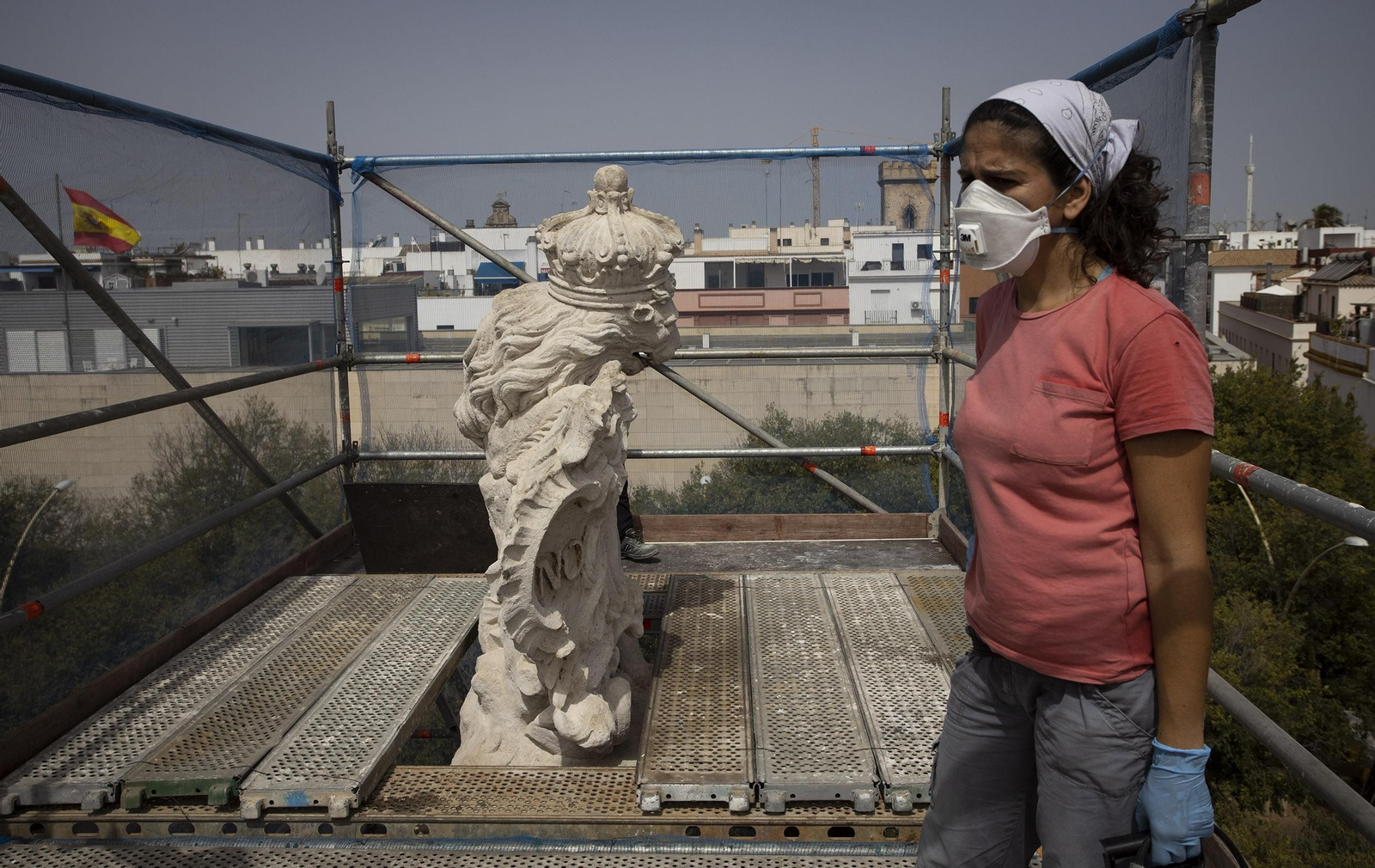 Finaliza la restauración de las columnas de la Alameda de Hércules.