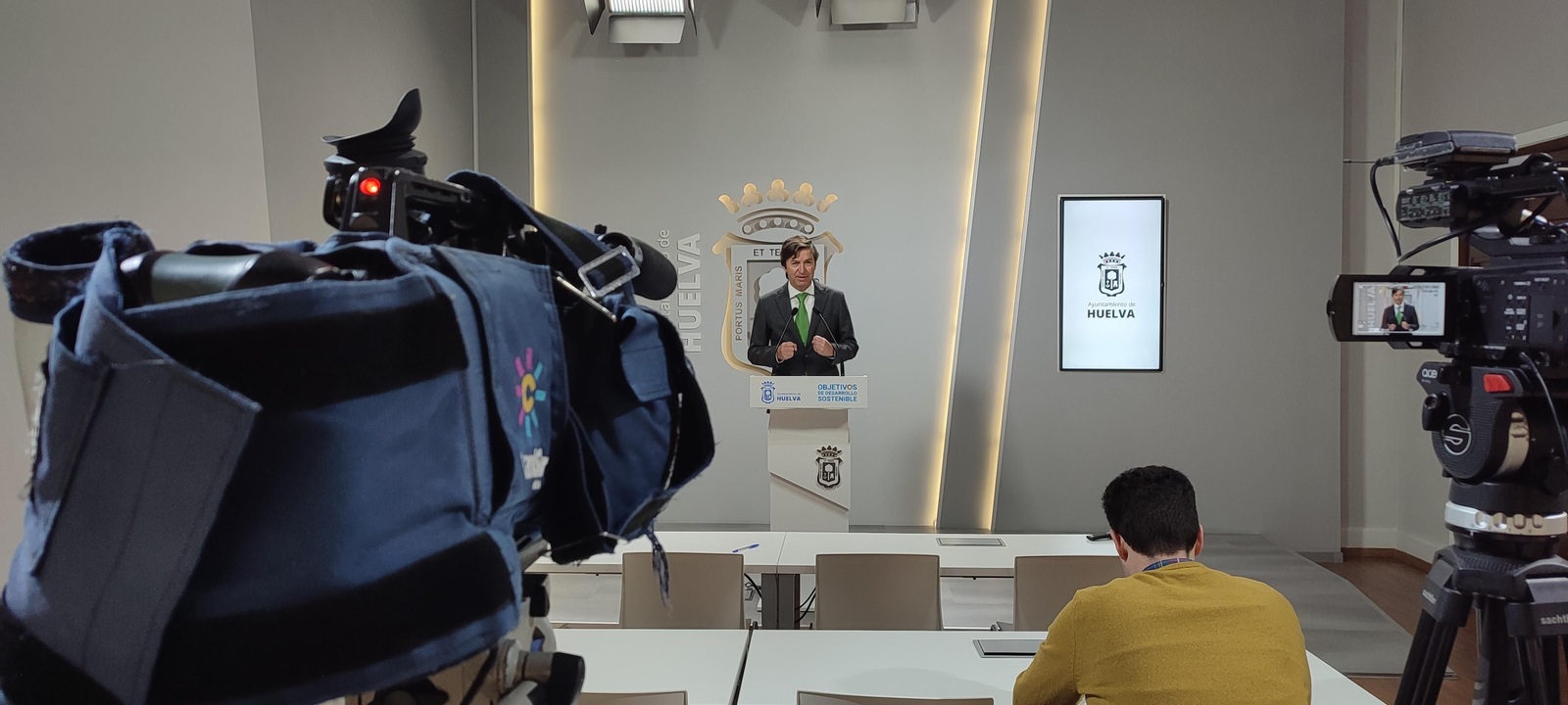 Wenceslao Font en una rueda de prensa. Wenceslao Font en una rueda de prensa.