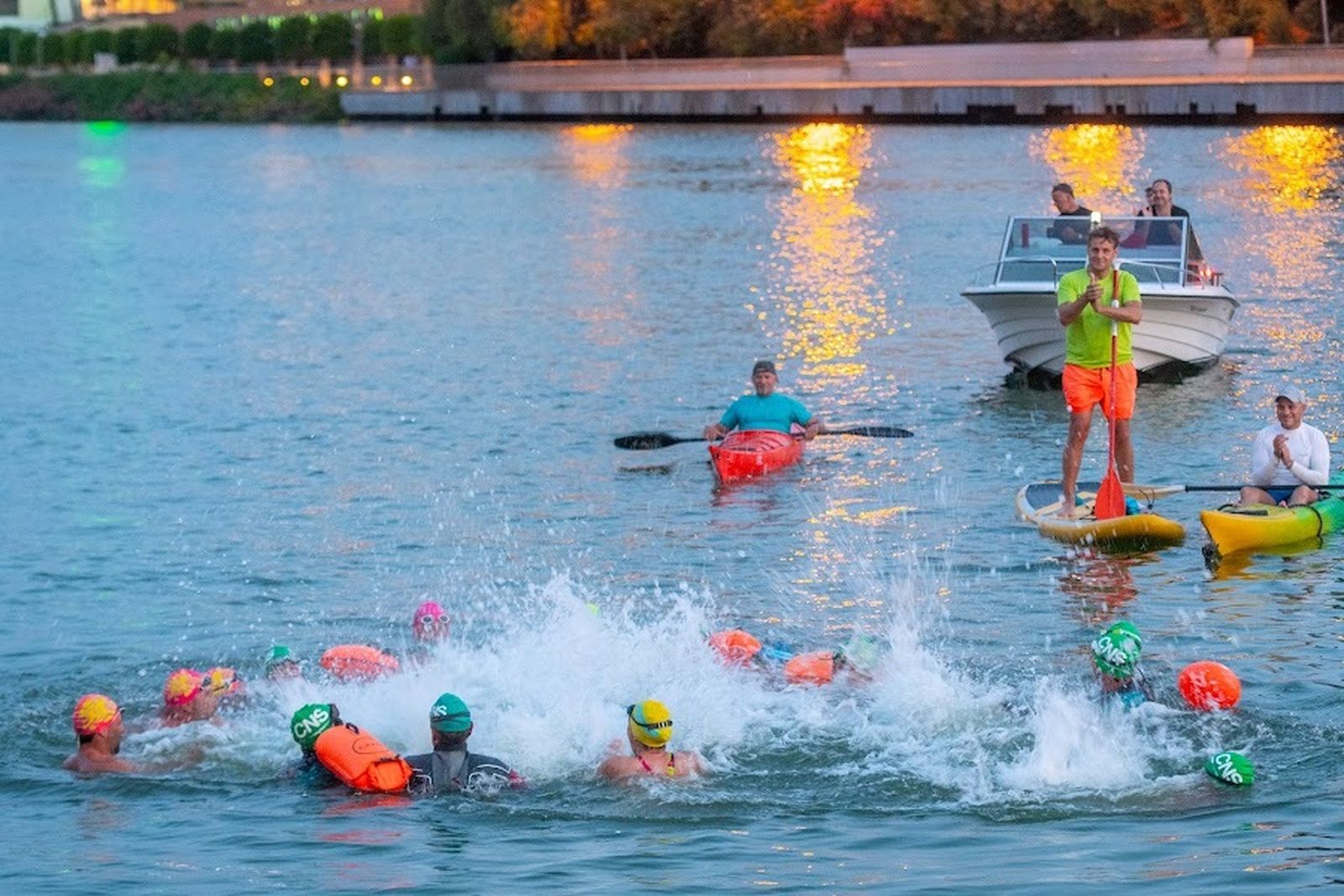 Triatlón a lo largo del Guadalquivir a beneficio de la Fundación Vicente Ferrer