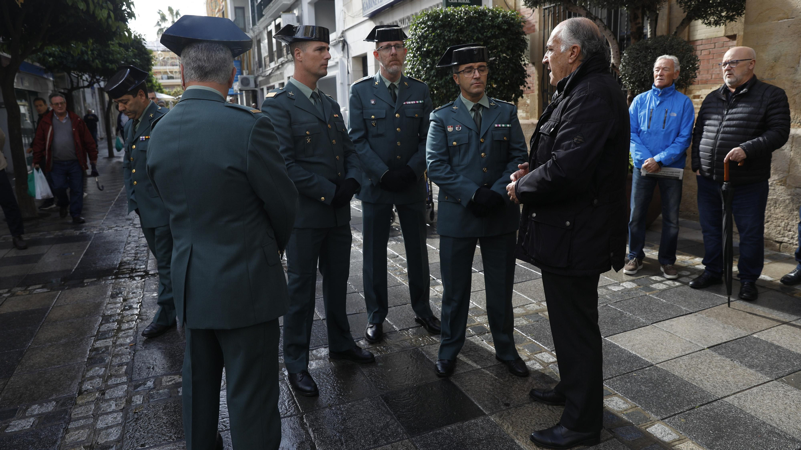 Las fotos de la concentración silenciosa por la muerte de dos guardias civiles en Barbate