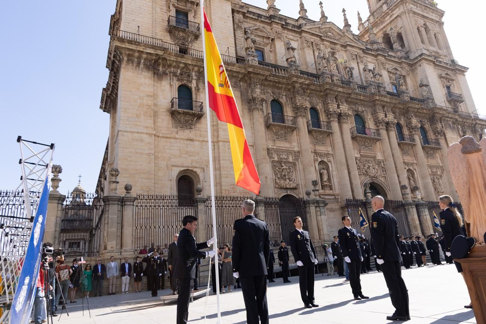 Acto por el día de la Policía Nacional, con motivo de la festividad los Santos Ángeles Custodios
