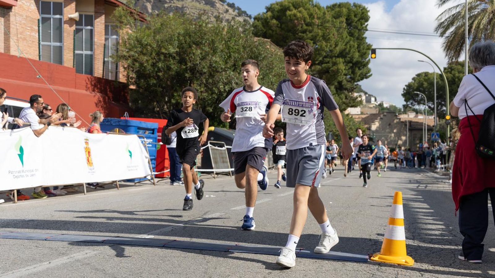 La carrera escolar de “La Gloria” que aúna inclusión y solidaridad, en imágenes