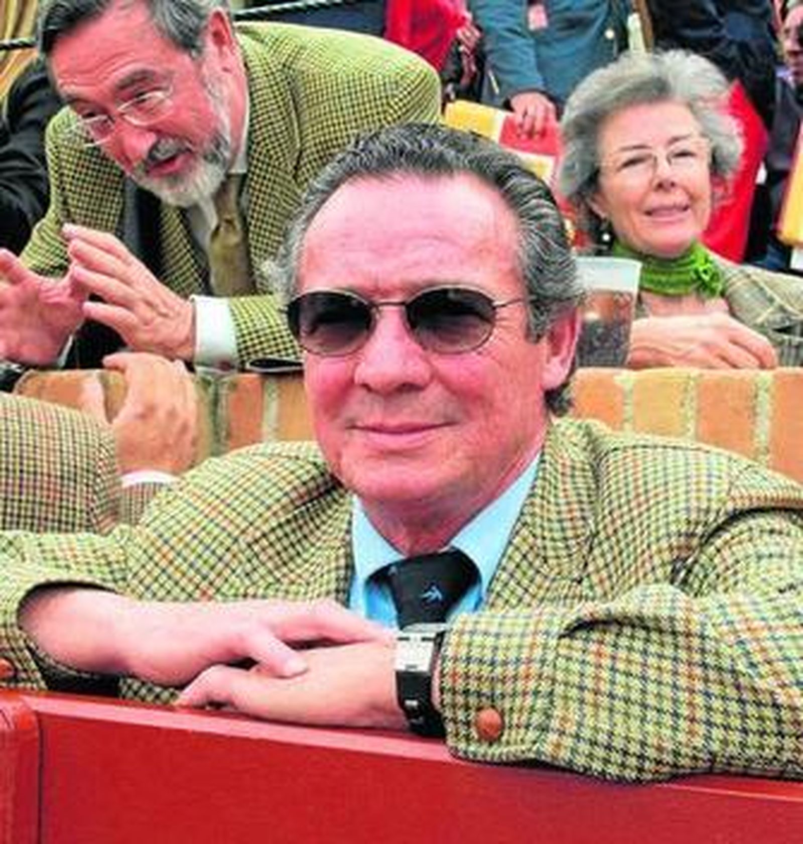José María Manzanares (padre) en el callejón de la Maestranza.