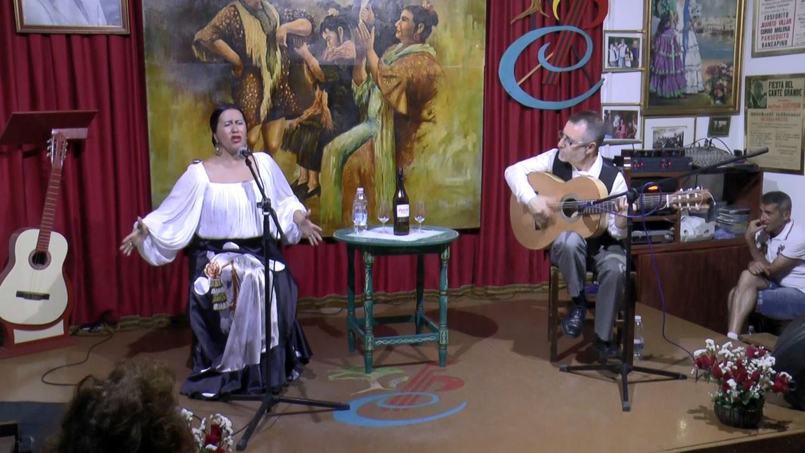 Jafelin Helten junto al guitarrista puertorrealeño, Miguel Ramos