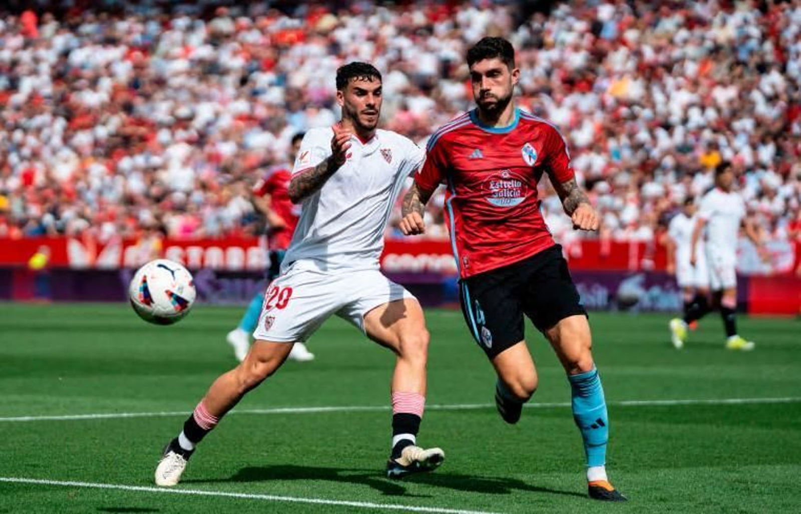 Isaac pelea con Unai Núñez.