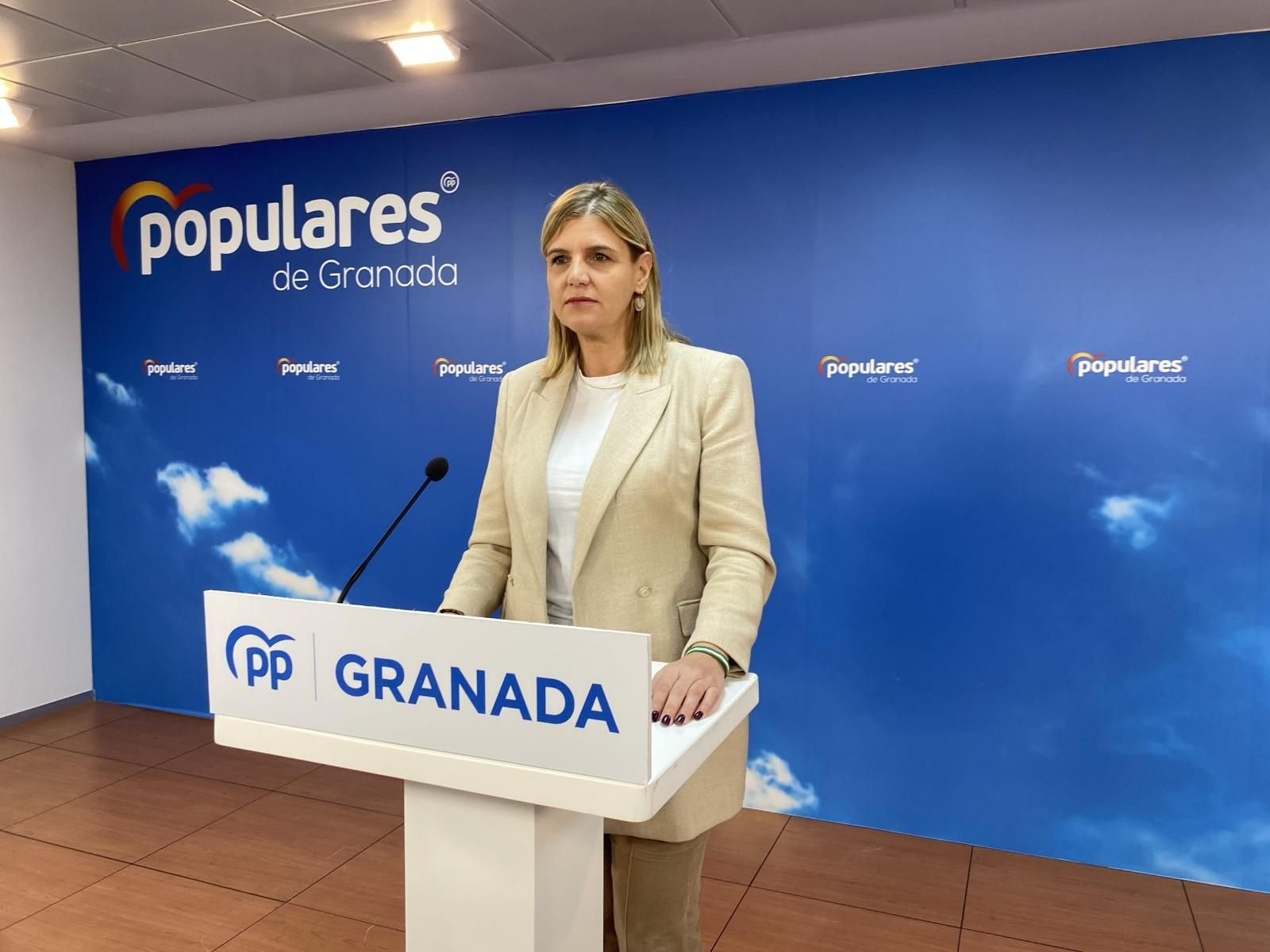 Inmaculada Hernández, en la rueda de prensa de esta mañana en la sede del PP Inmaculada Hernández, en la rueda de prensa de esta mañana en la sede del PP