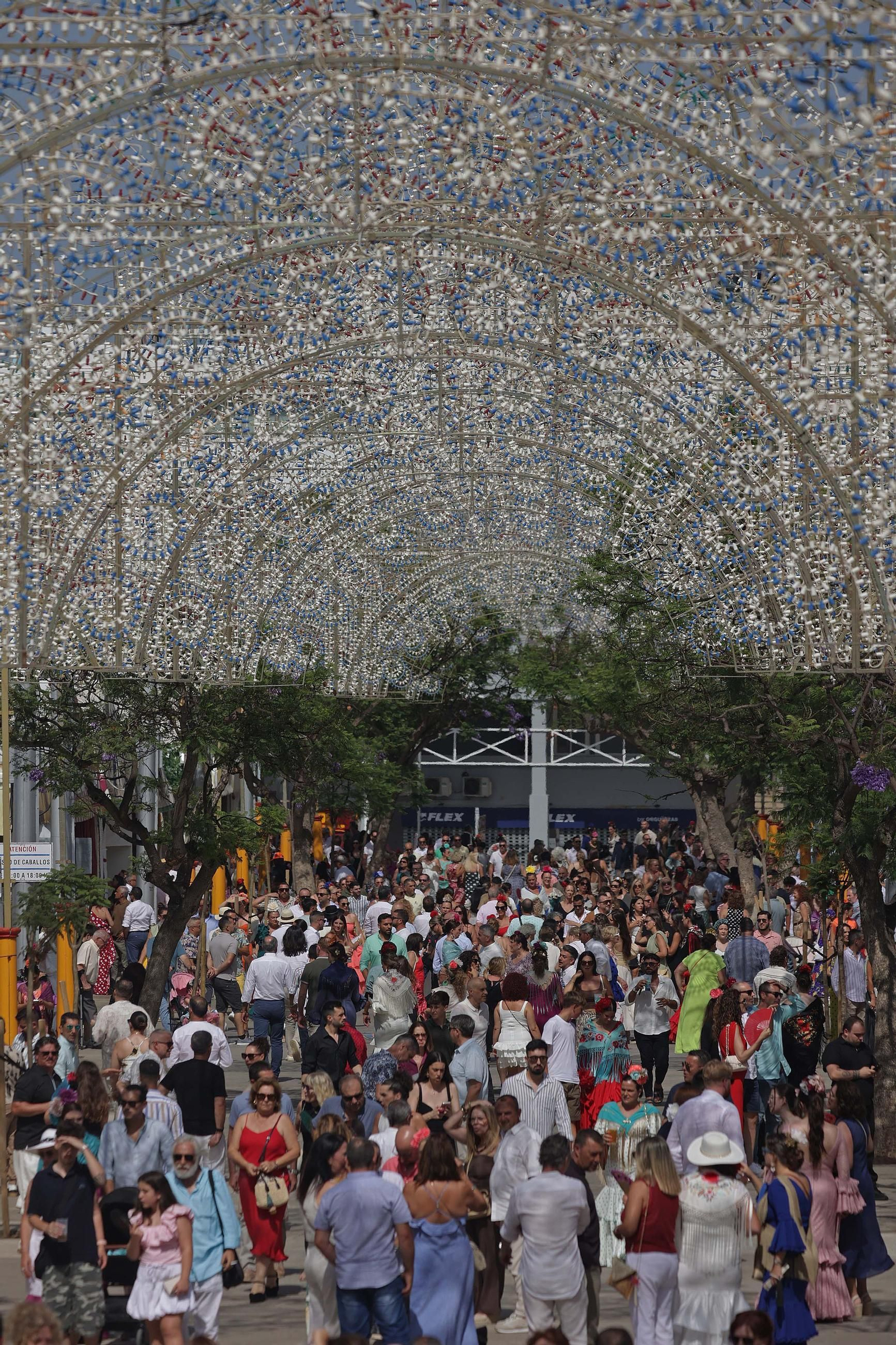 Búscate en las fotos del Domingo por Sevillanas de la Feria Real de Algeciras 2025