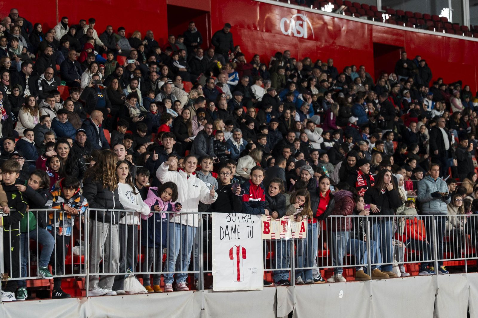 Fotogalería del partido homenaje a Guillermo Blanes entre los veteranos de la UD Almería y el FC Barcelona