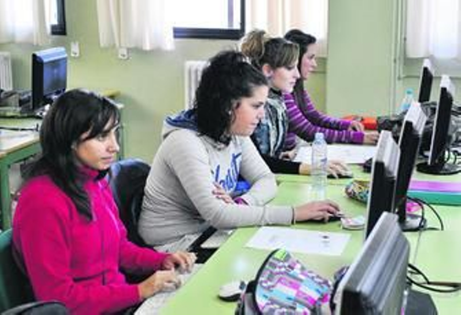 Alumnas de FP en un módulo de Informática.