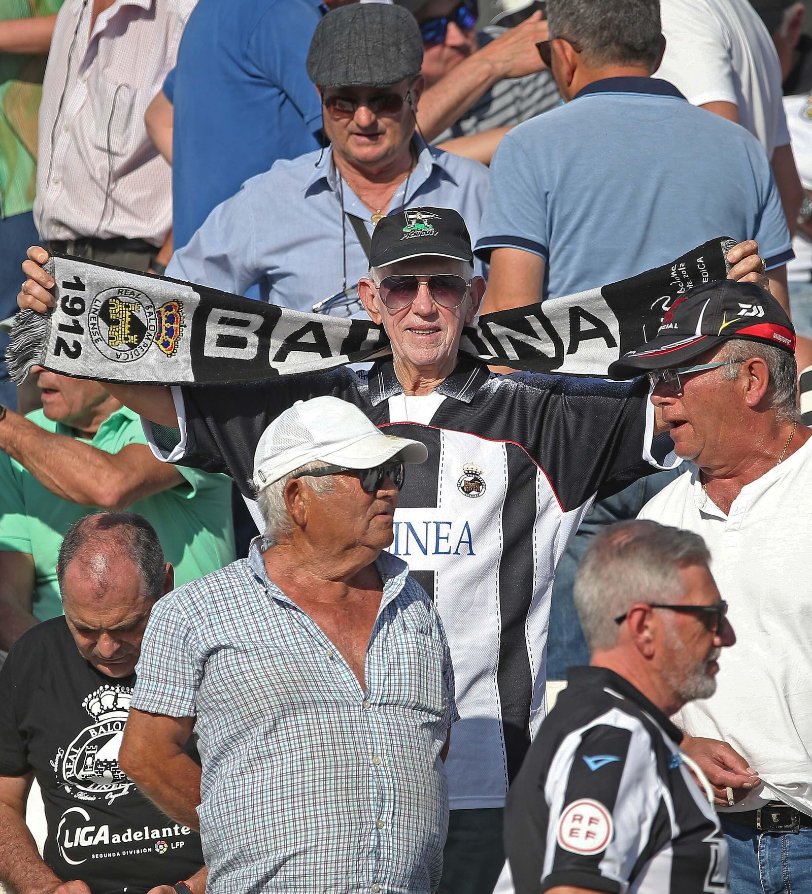 Fotos de la afición durante el Balona - Córdoba en el estadio municipal de La Línea