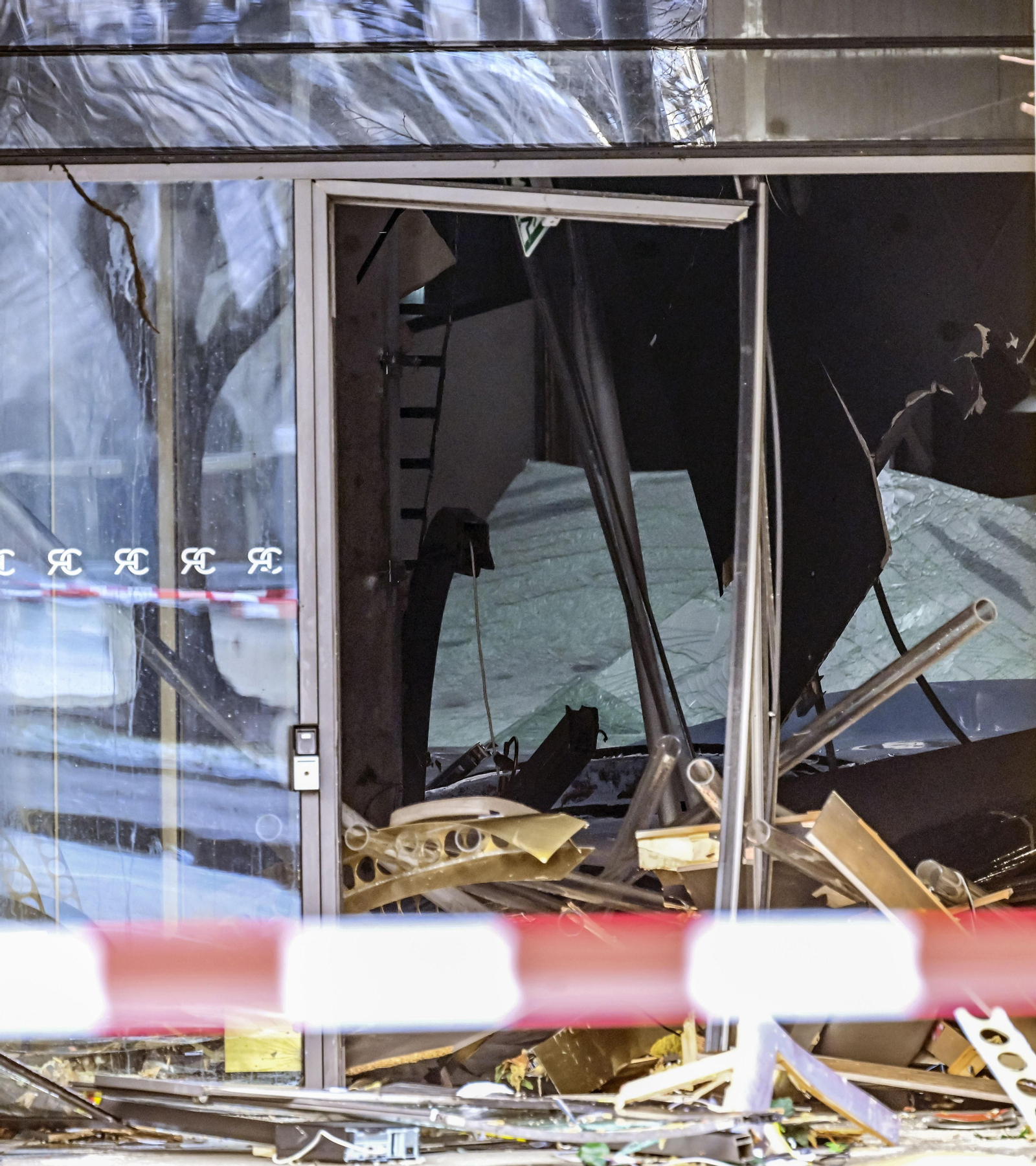 Las fotos del reventón del Aquadom en Berlín