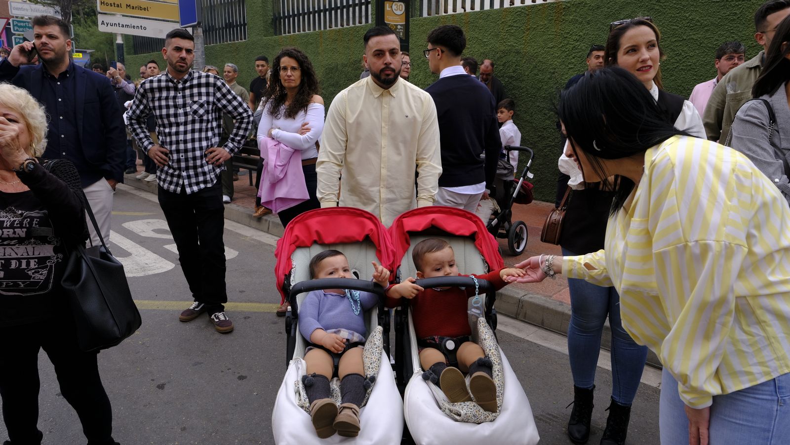La Borriquita procesiona por las calles de Almería, en imágenes