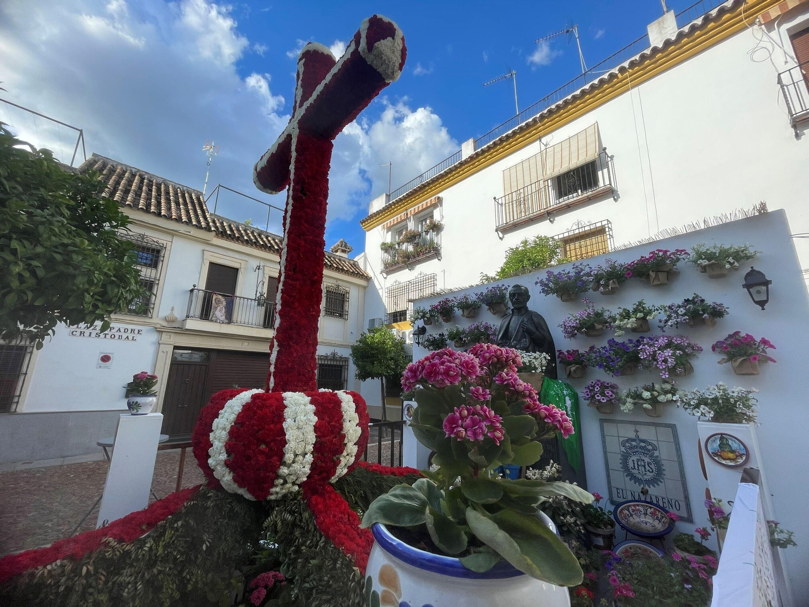 Cruz de la Hermandad de Nuestro Padre Jesús Nazareno. Las Cruces ganadoras del concurso municipal de Córdoba 2024, en imágenes