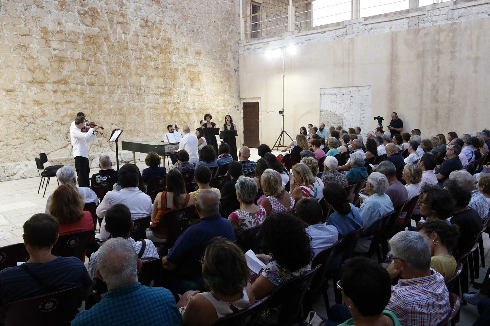 Fotogalería de Música Trobada en su concierto en el patio del Castillo de Vélez Blanco