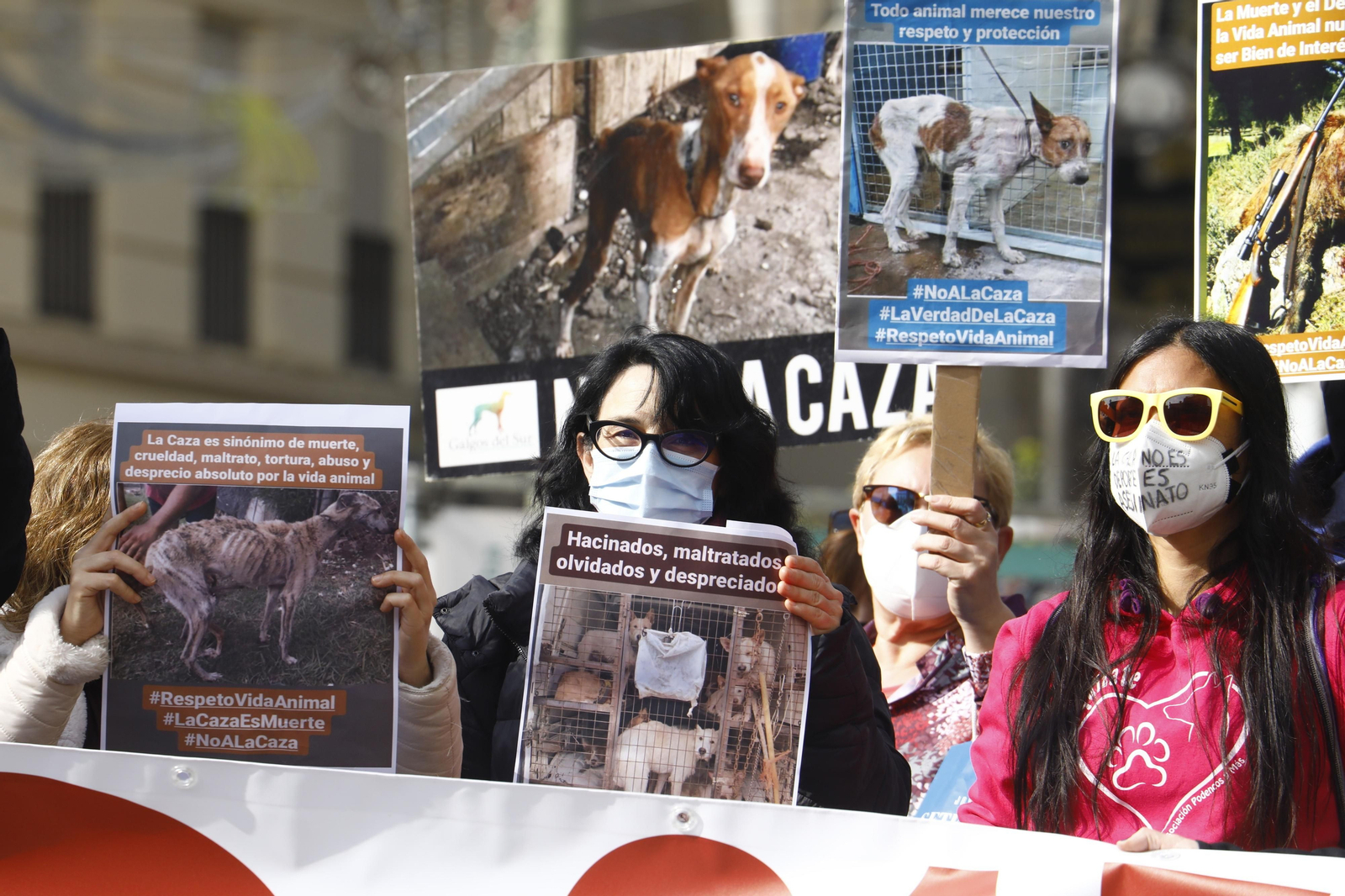 La protesta en Córdoba contra el uso de perros en la caza, en fotografías