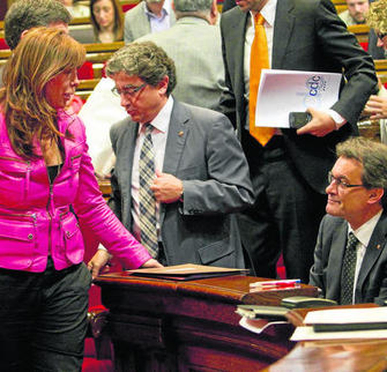 Sánchez-Camacho y el presidente Artur Mas, en una sesión del Parlamento catalán.