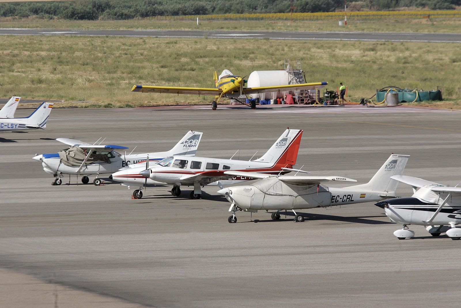 Varias aeronaves, estacionadas en el aeropuerto de Córdoba.