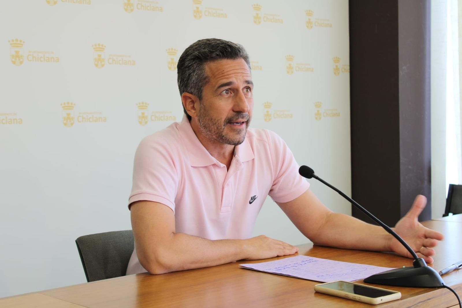 Un momento de la rueda de prensa del teniente alcalde, José Vera.