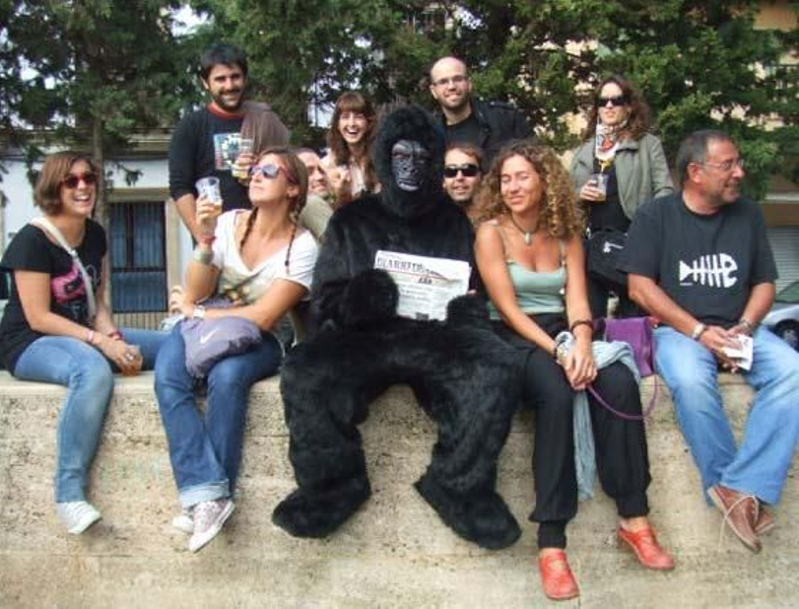 Iba para hombre, pero se quedó en mono. Eso sí, un mono muy leído, que va con su Diario a todas partes. Si te encontraste con nuestro particular monkey el sábado, búscate en esta galería. 

Foto: Senda