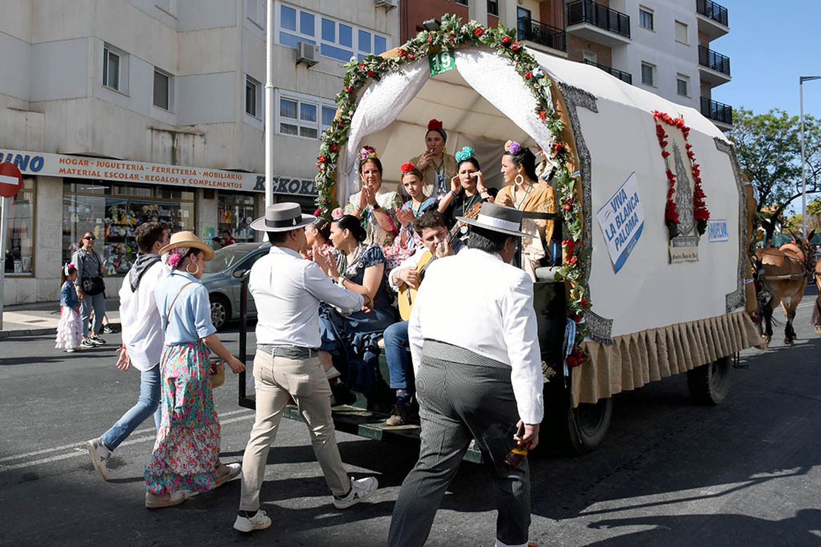 Imágenes de los carros de la Hermandad del Rocío de Huelva