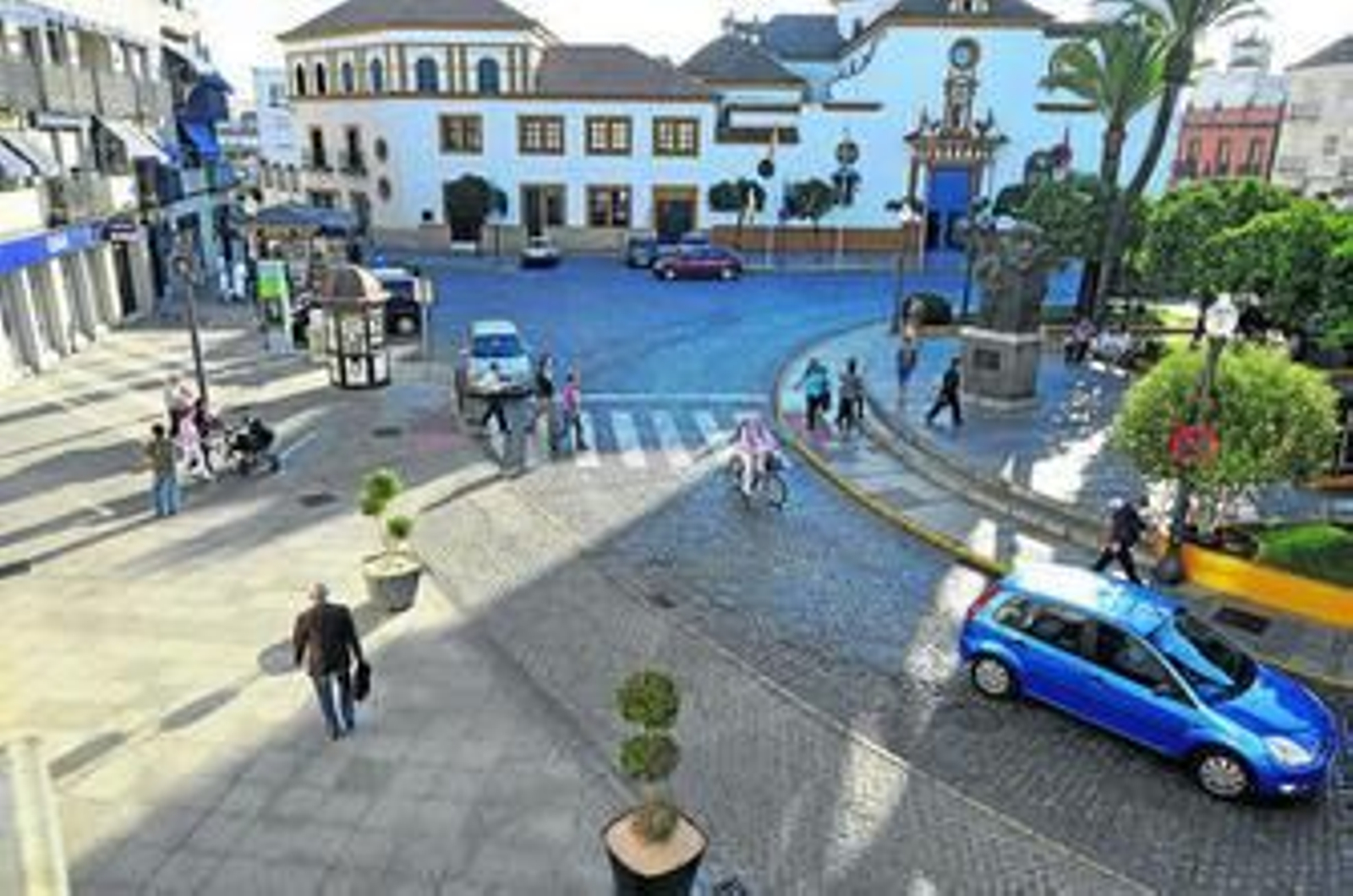 Una vista de la Plaza de la Constitución de Dos Hermanas, desde el Ayuntamiento.