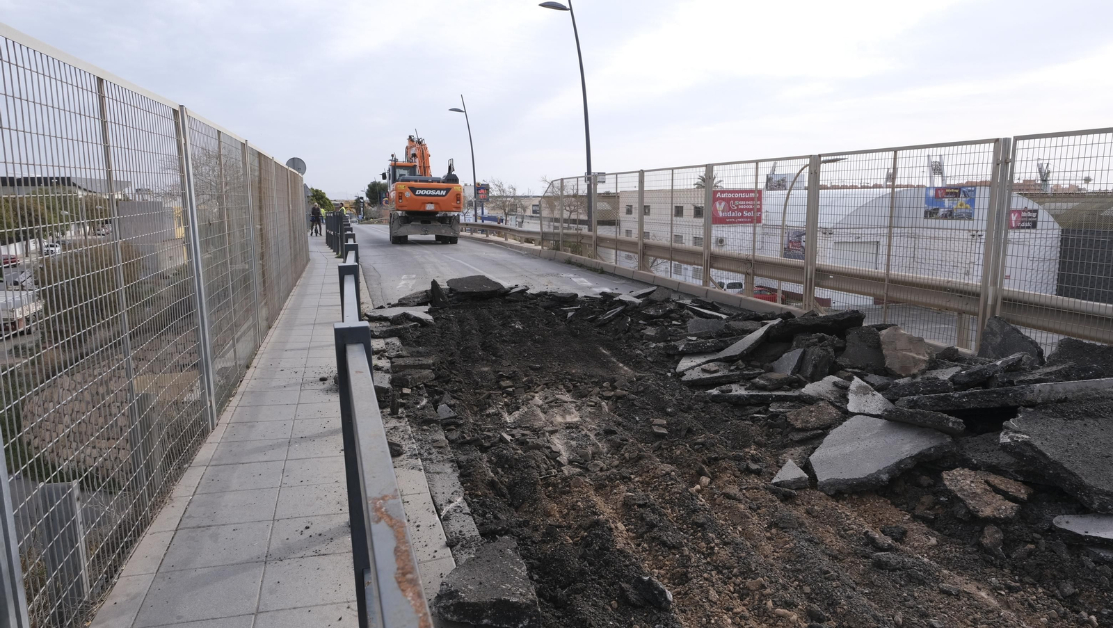 Imágenes del desmantelamiento del puente de Los Molinos, para el soterramiento del AVE